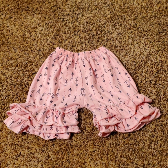 Flared, ruffled shorts - Picture 1 of 2